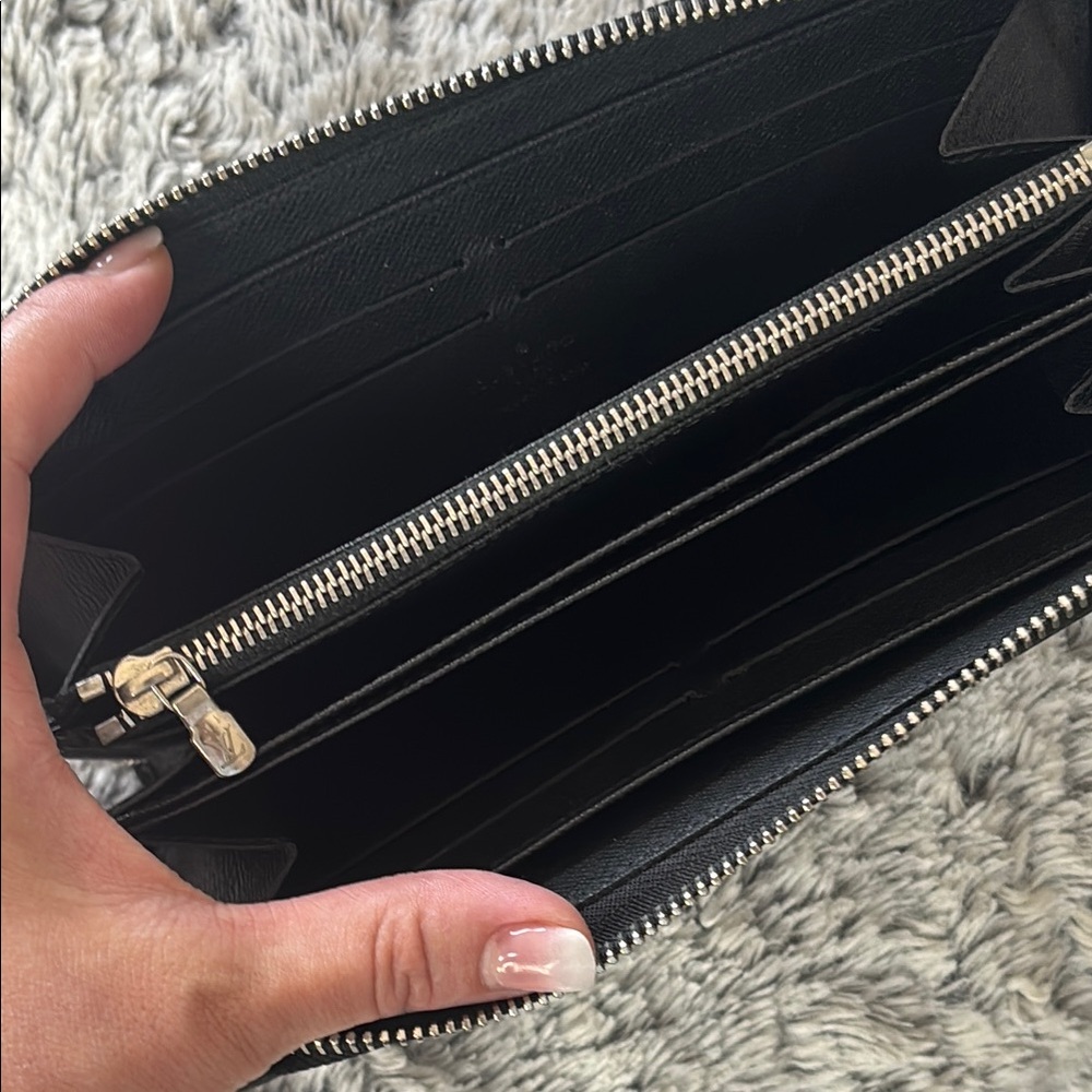 Louis Vuitton Black Epi Zippy Wallet - Picture 10 of 11